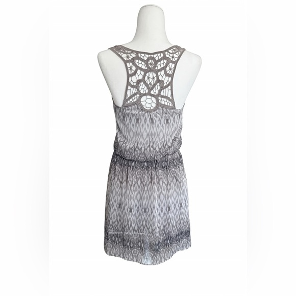 Express Women’s Flowy Dress S White Gray Ombre Ikat Print Boho Crochet Back - Picture 4 of 10